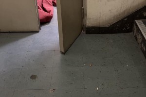 北京室内禁烟难题：物业推责与烟民不自觉