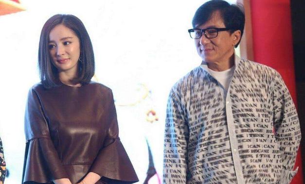成龙与杨幂拍摄现场