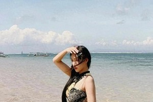 程潇海边写真：性感与清纯的完美融合