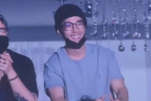 肖战素颜现身李健演唱会，展现真实亲民魅力