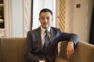 富大龙：娱乐圈最穷影帝的坚守与传奇