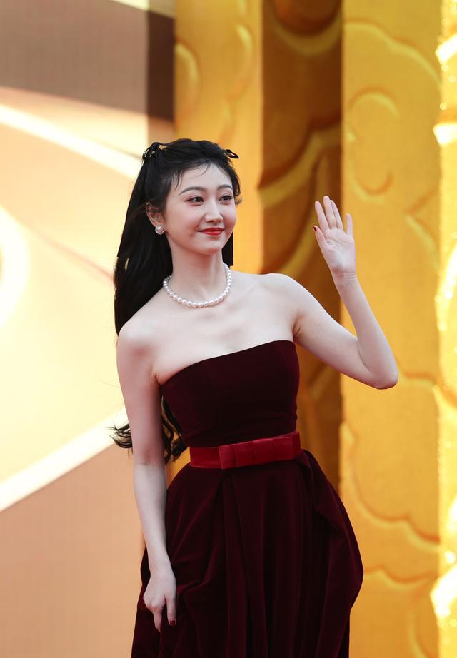 演员黄晓明红毯风采